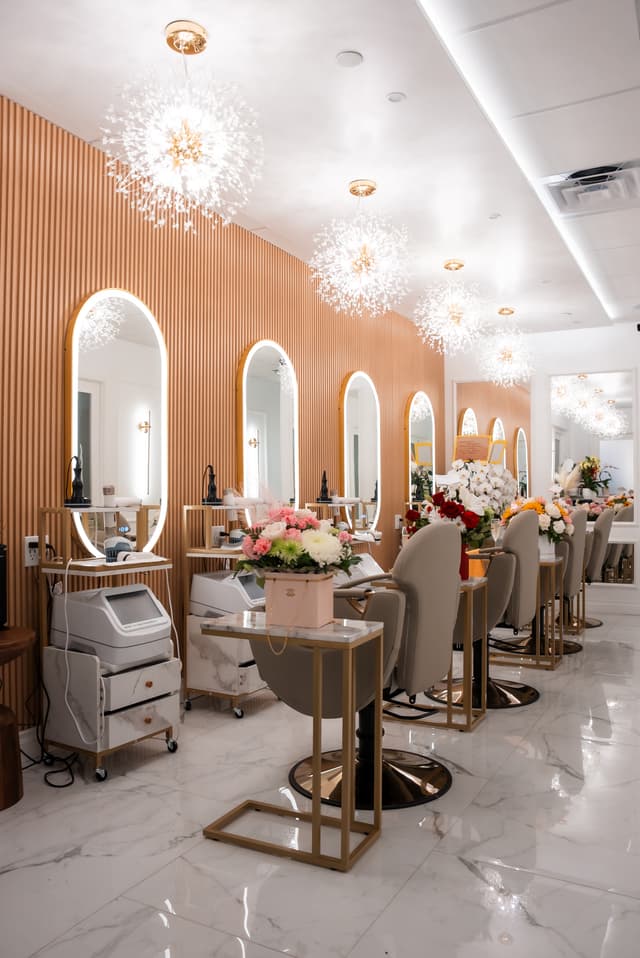 Lavie Bella Head Spa salon floor wide view